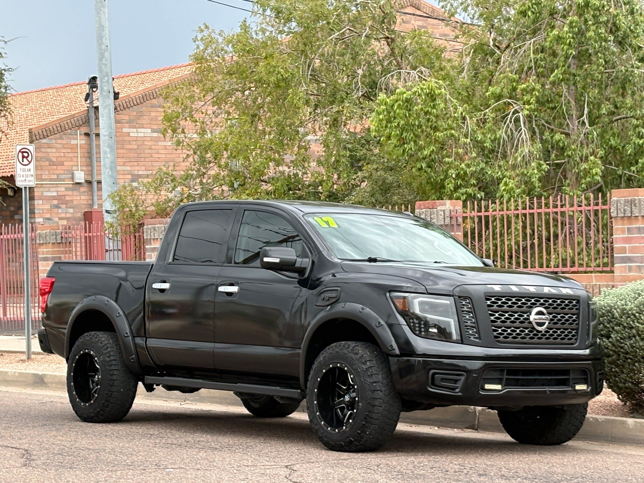 Used 2017 Nissan Titan SV RWD image 8