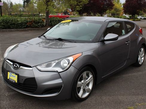 Used 2012 Hyundai Veloster FWD image 2