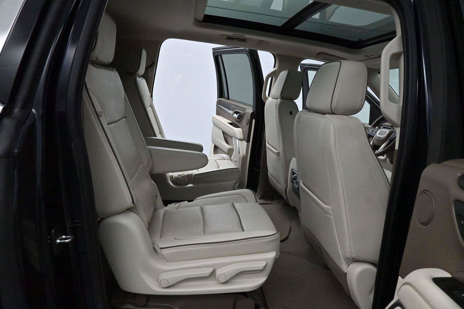 Used 2023 GMC Yukon XL Denali AWD/4WD image 38