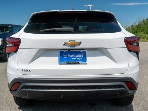 Used 2024 Chevrolet Trax LS FWD image 7