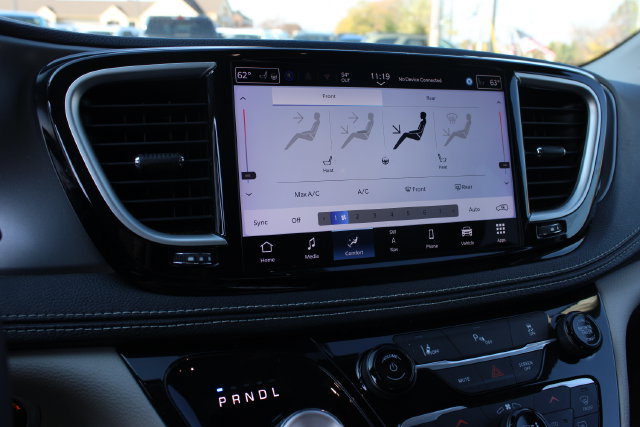 Used 2024 Chrysler Pacifica Limited FWD image 19