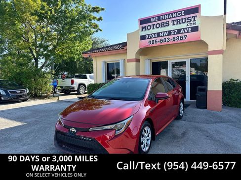 Used 2021 Toyota Corolla LE image 1