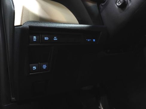 Used 2021 Toyota Sienna Limited image 33