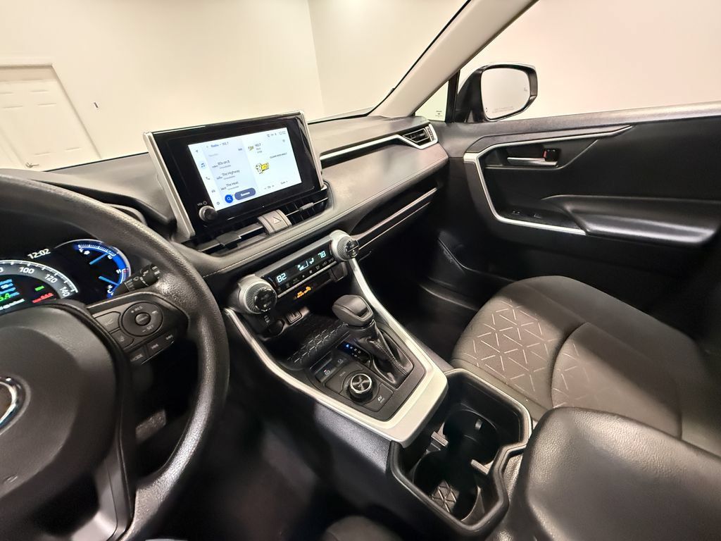 Used 2025 Toyota RAV4 XLE AWD/4WD image 81