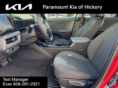 Used 2025 Kia K4 LXS image 27