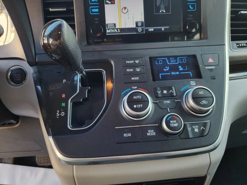 Used 2016 Toyota Sienna XLE w/ XLE Navigation Package FWD image 16
