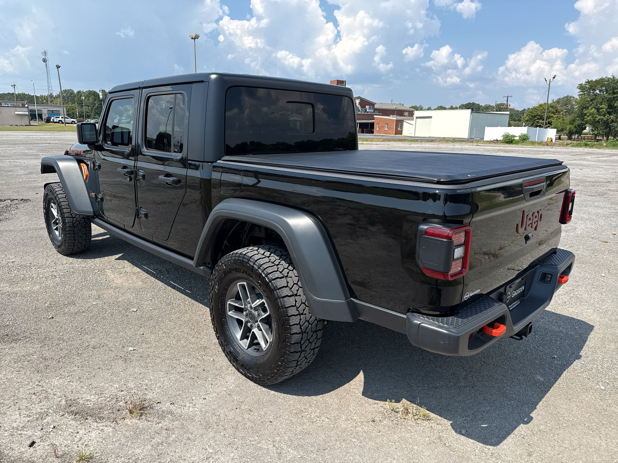 Used 2025 Jeep Gladiator Mojave AWD/4WD image 5