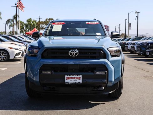Certified 2025 Toyota 4Runner SR5 AWD/4WD image 2