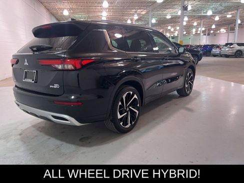 New 2025 Mitsubishi Outlander SEL image 3