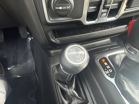 Used 2025 Jeep Wrangler Unlimited Sport AWD/4WD image 18