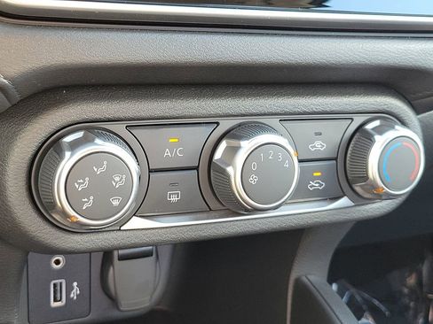 Used 2025 Nissan Versa S w/ Trunk Package image 10