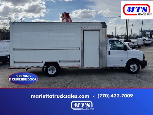 Used 2022 GMC Savana 3500 Extended w/ Power Convenience Package RWD image 1