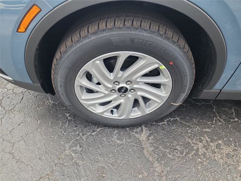 New 2026 Lincoln Corsair Premiere image 9