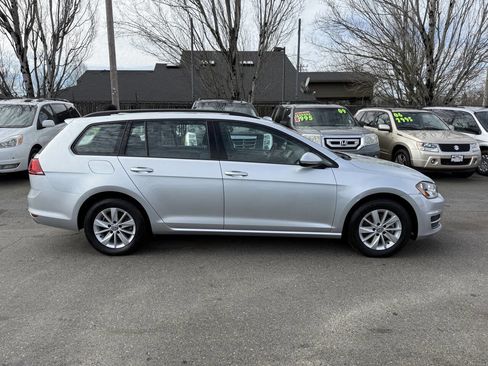 Used 2016 Volkswagen Golf S image 14