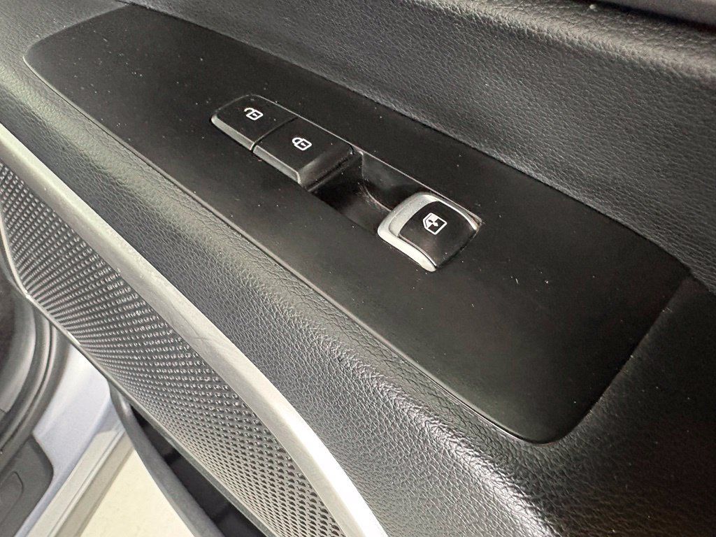 Used 2025 Kia Telluride S FWD image 13