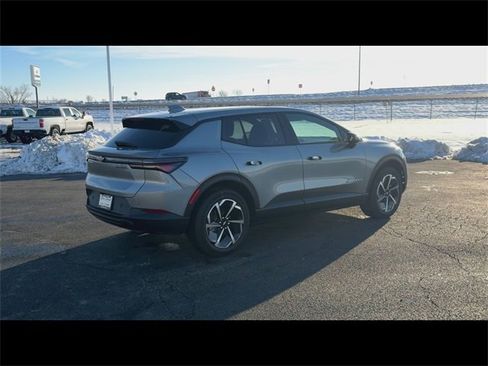 New 2026 Chevrolet Equinox EV LT image 8