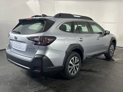 Used 2023 Subaru Outback 2.5i image 11