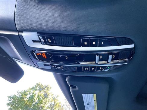 Used 2022 Porsche Panamera 4S w/ Premium Package image 31