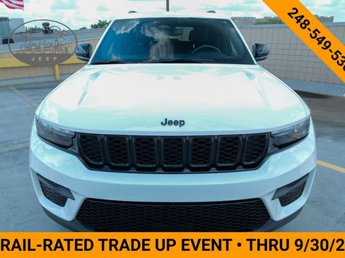 Used 2023 Jeep Grand Cherokee Altitude AWD/4WD image 9