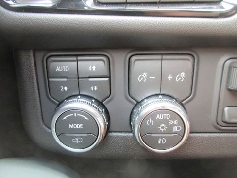 New 2026 GMC Yukon XL AT4 image 17