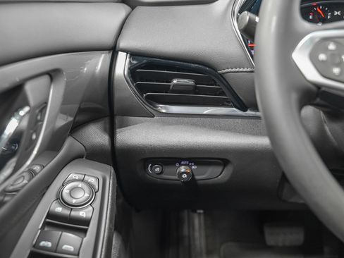 Used 2023 Chevrolet Traverse LT w/ LT Premium Package AWD/4WD image 18