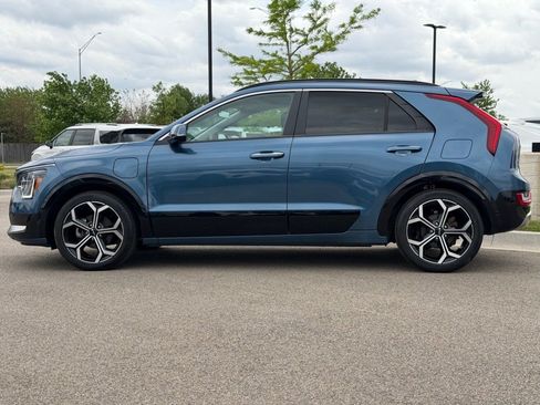 Used 2023 Kia Niro SX Touring FWD image 3