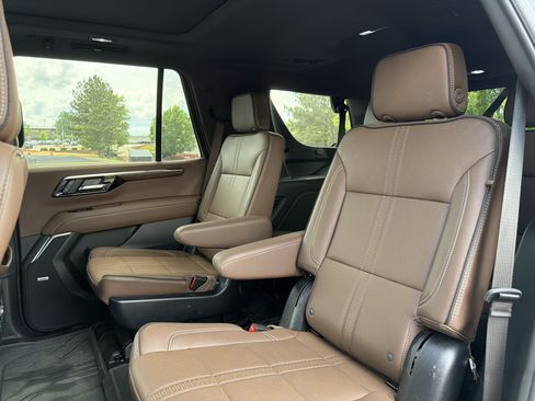 Used 2025 Chevrolet Tahoe High Country AWD/4WD image 8