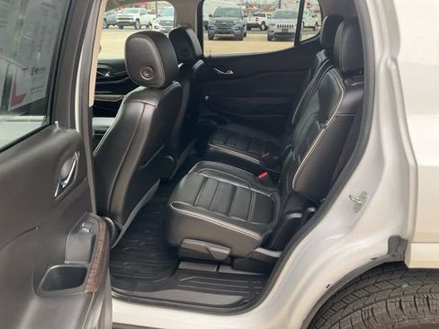 Used 2023 GMC Acadia Denali w/ Denali Technology Package image 24