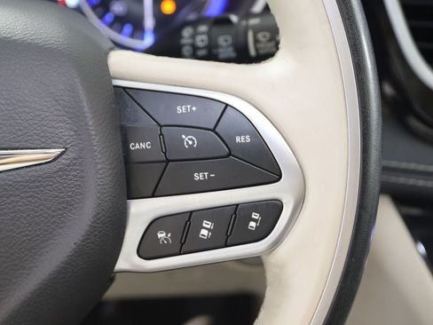 Used 2021 Chrysler Pacifica Limited AWD/4WD image 39
