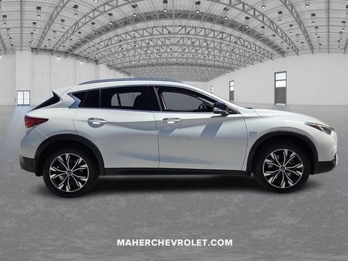 Used 2018 INFINITI QX30 Premium w/ Navigation Package AWD/4WD image 8