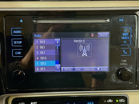 Used 2018 Toyota Corolla LE FWD image 21