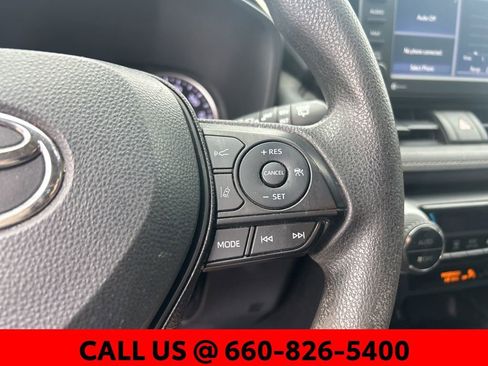 Used 2021 Toyota RAV4 XLE image 18