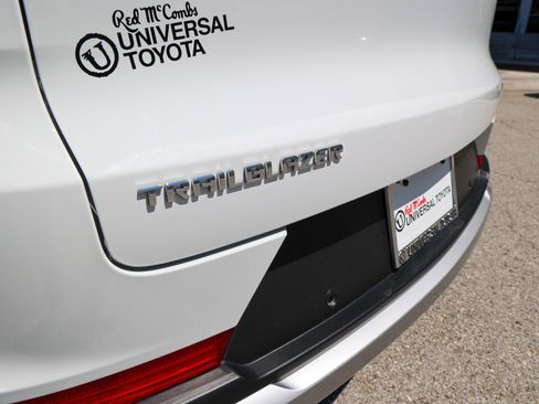 Used 2025 Chevrolet TrailBlazer LT w/ Convenience Package FWD image 12