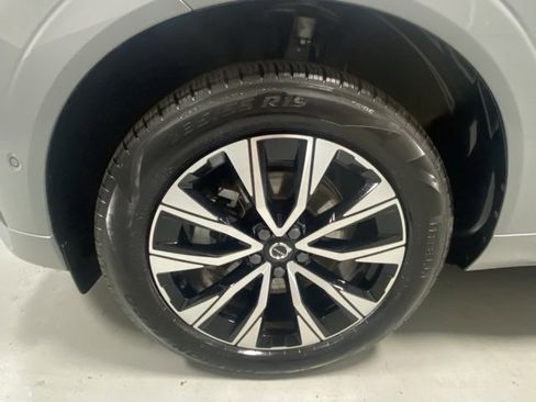 Certified 2025 Volvo XC60 B5 Plus image 5