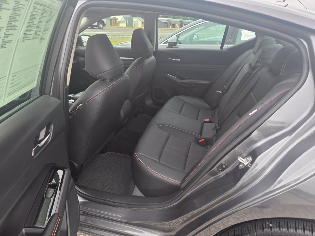 Used 2024 Nissan Altima 2.5 SR w/ SR Premium Package AWD/4WD image 7