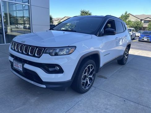 Used 2025 Jeep Compass Limited AWD/4WD image 12