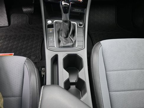 Used 2025 Volkswagen Jetta SE image 14