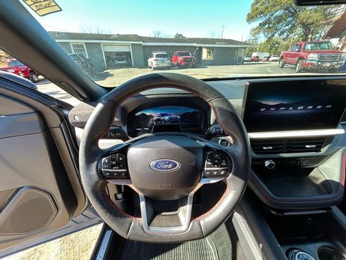 Used 2025 Ford Explorer ST-Line image 30