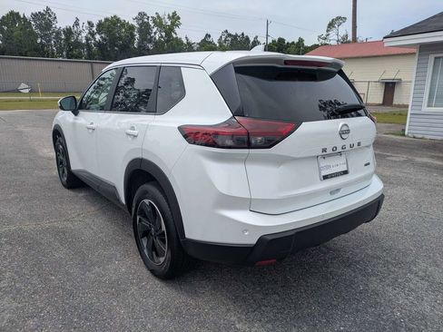 Used 2025 Nissan Rogue SV AWD/4WD image 7