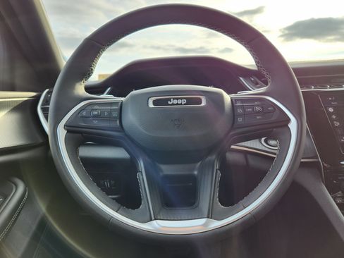 Used 2023 Jeep Grand Cherokee L Laredo image 22