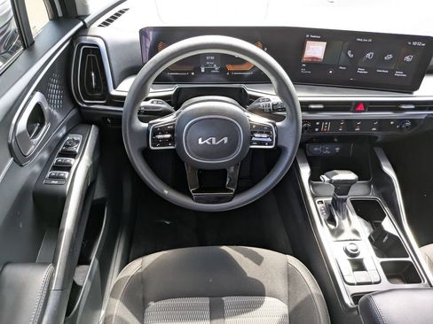 Certified 2025 Kia Sorento LX FWD image 15