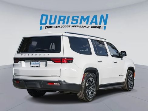 Used 2022 Jeep Wagoneer Series III AWD/4WD image 2
