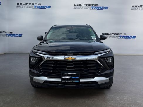 Used 2024 Chevrolet TrailBlazer LT FWD image 2