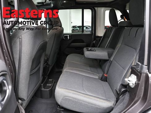 Used 2025 Jeep Wrangler Unlimited Sahara AWD/4WD image 22