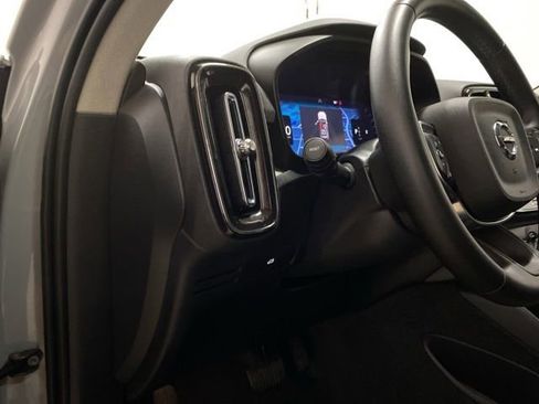 Used 2025 Volvo XC40 B5 Plus AWD/4WD image 18