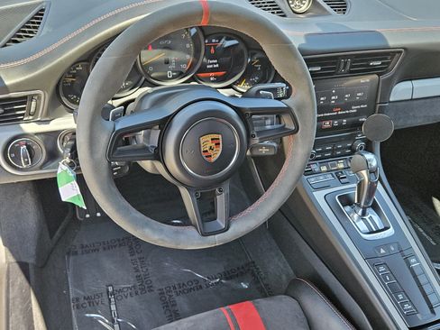 Used 2018 Porsche 911 GT3 RWD image 17