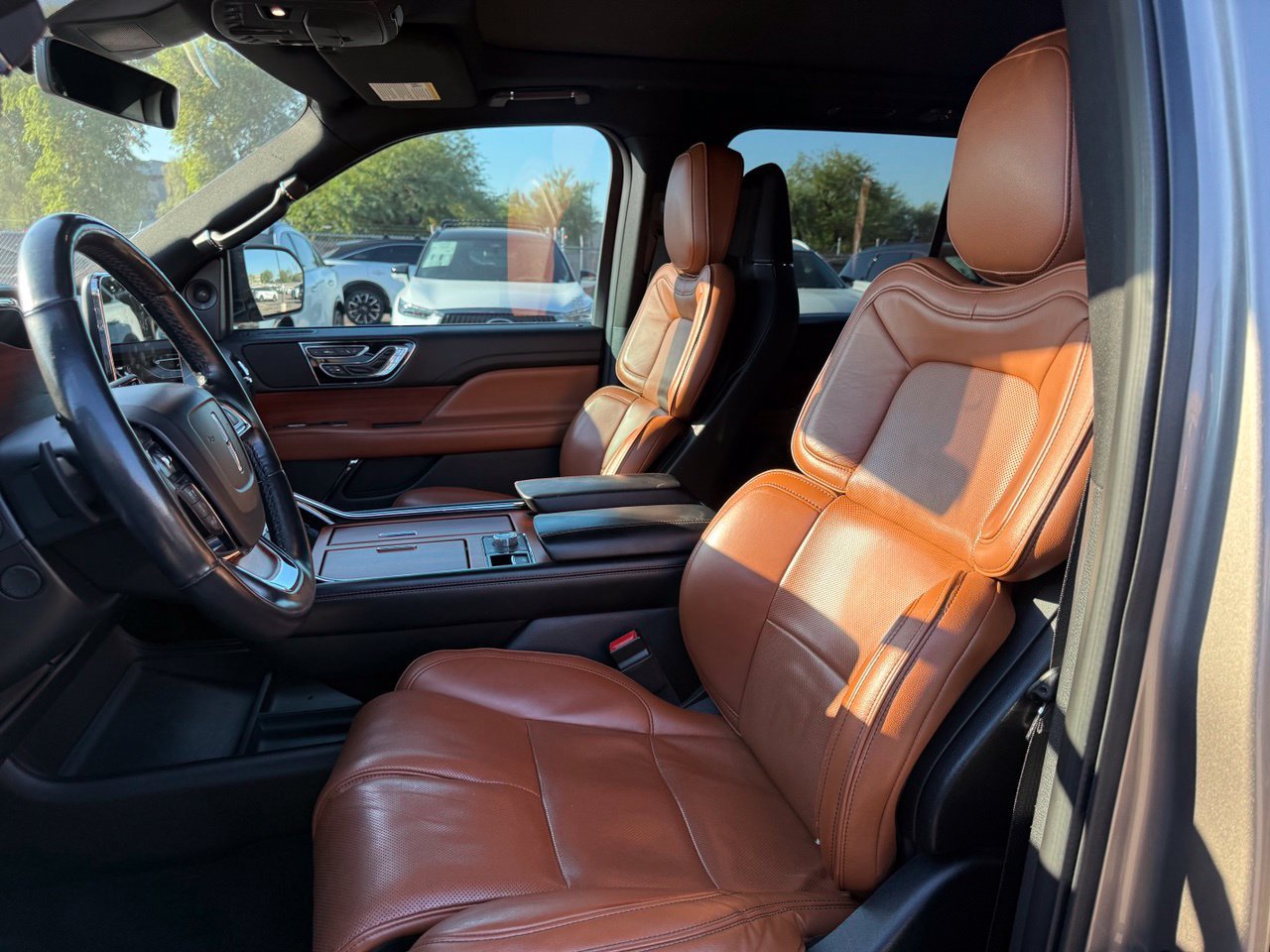 Used 2018 Lincoln Navigator Reserve w/ Technology Package AWD/4WD image 12