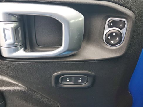 Used 2022 Jeep Gladiator Willys image 16