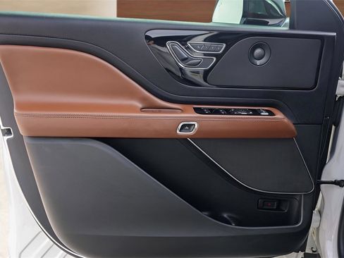 Used 2022 Lincoln Aviator Reserve w/ Equipment Group 201A image 22