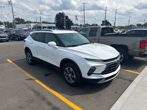 Used 2024 Chevrolet Blazer LT w/ Convenience Package FWD image 3